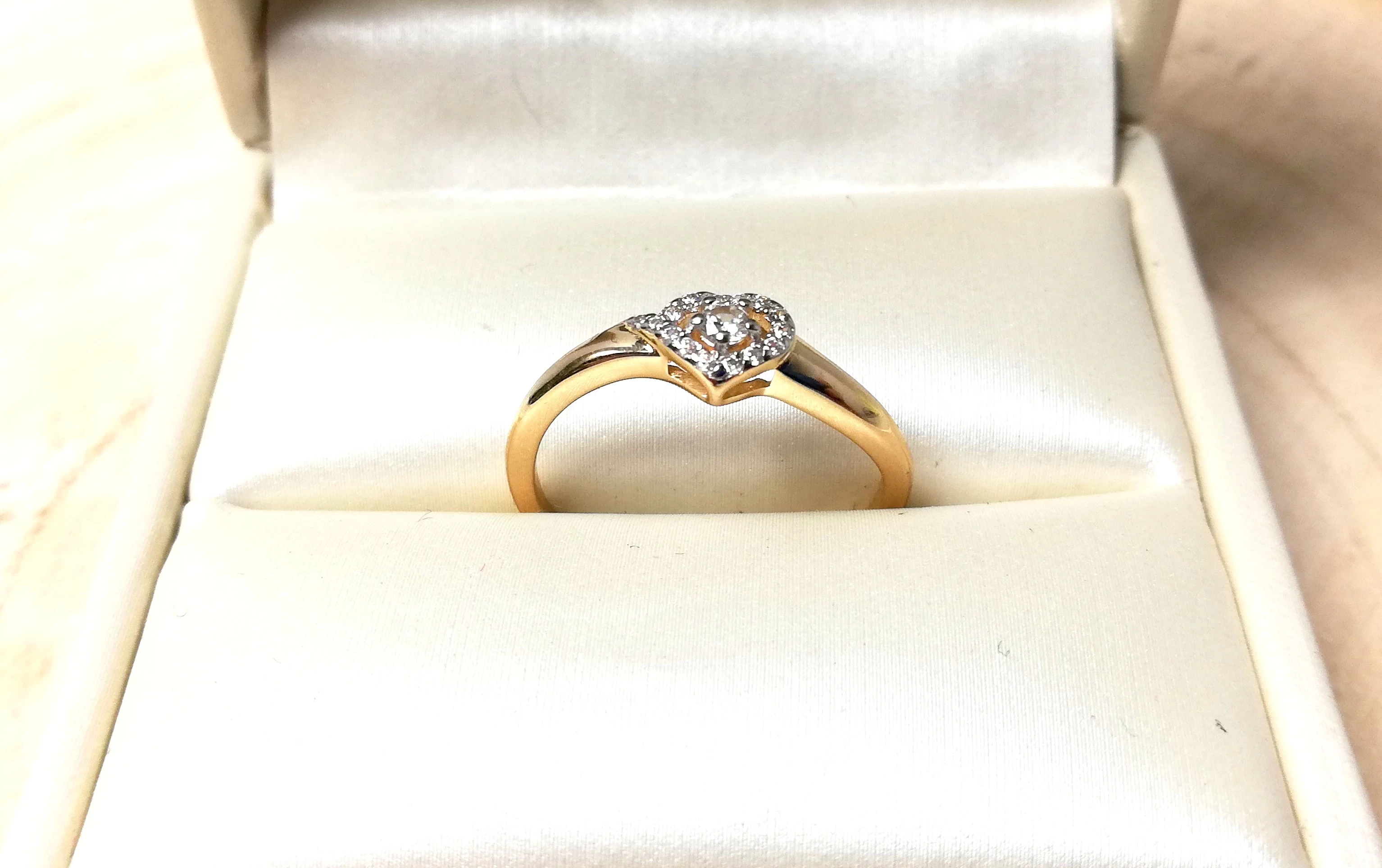 zloty-pierscionek-192g585-r17-serce-z-cyrkoniami-i-jedna-duza-w-srodku-material-15835-2