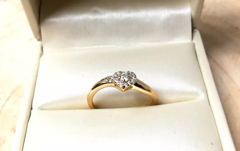 zloty-pierscionek-192g585-r17-serce-z-cyrkoniami-i-jedna-duza-w-srodku-ean-gtin-5903772003284