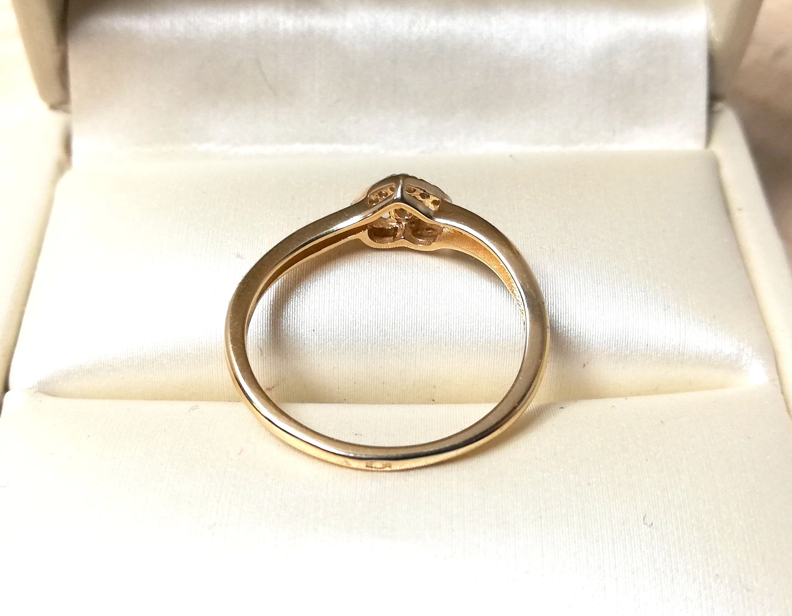 zloty-pierscionek-192g585-r17-serce-z-cyrkoniami-i-jedna-duza-w-srodku-kamien-17088-128