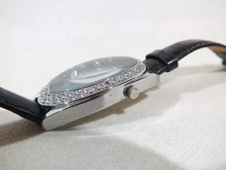 zegarek-g-rossi-00103a-na-czarnnym-pasku-04129a-ksztalt-koperty-kwadratowa