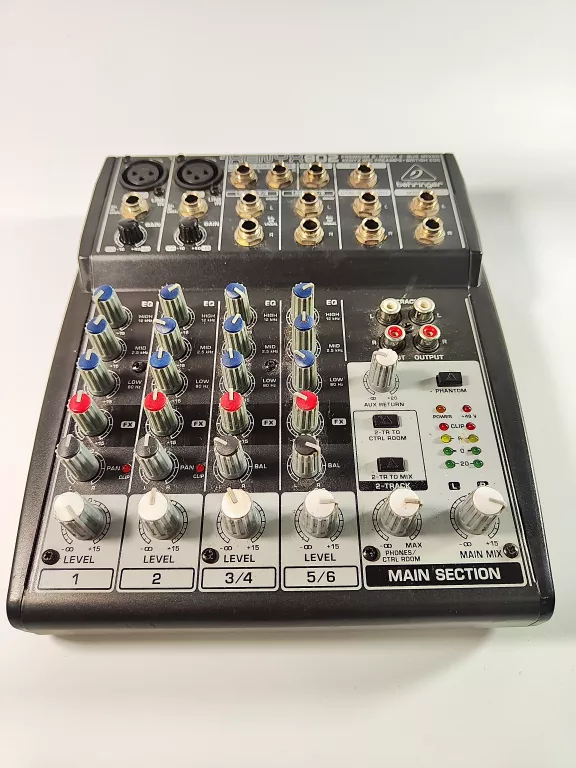 MIKSER BEHRINGER XENYX 802
