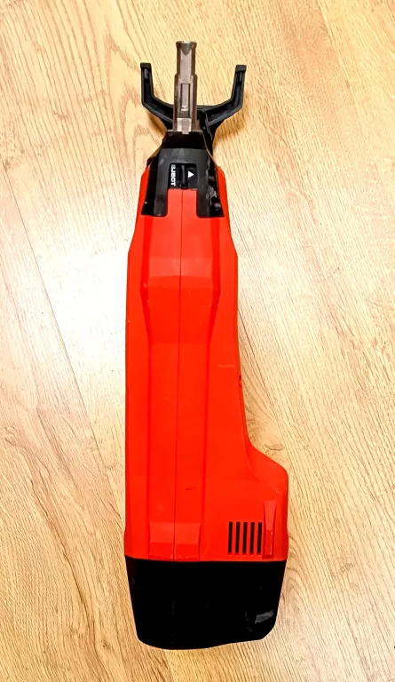 OSADZAK AKUMULATOROWY GWOŹDZIARKA HILTI BX 3-L