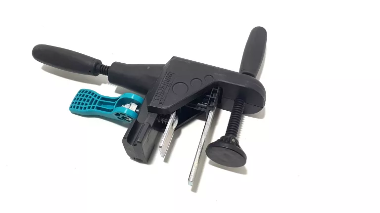 ZESTAW DO MONTAŻU OŚCIEŻNIC DRZWIOWYCH (3676000) WOLFCRAFT PRO