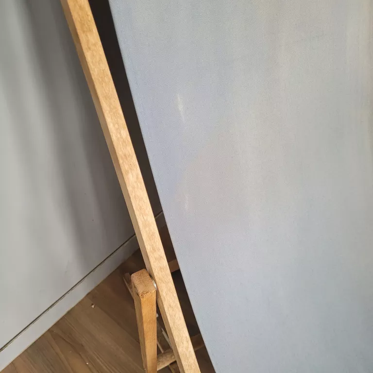 lezak-drewniany-kolor-niebieski