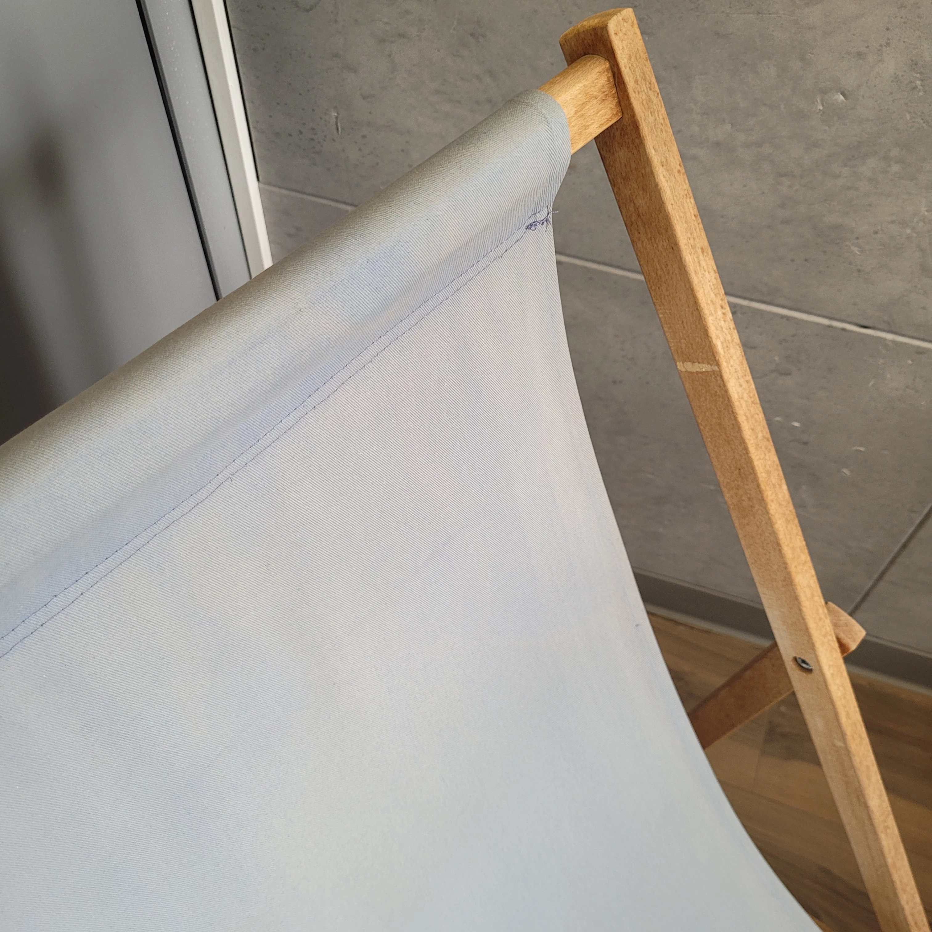 lezak-drewniany-stan-uzywany