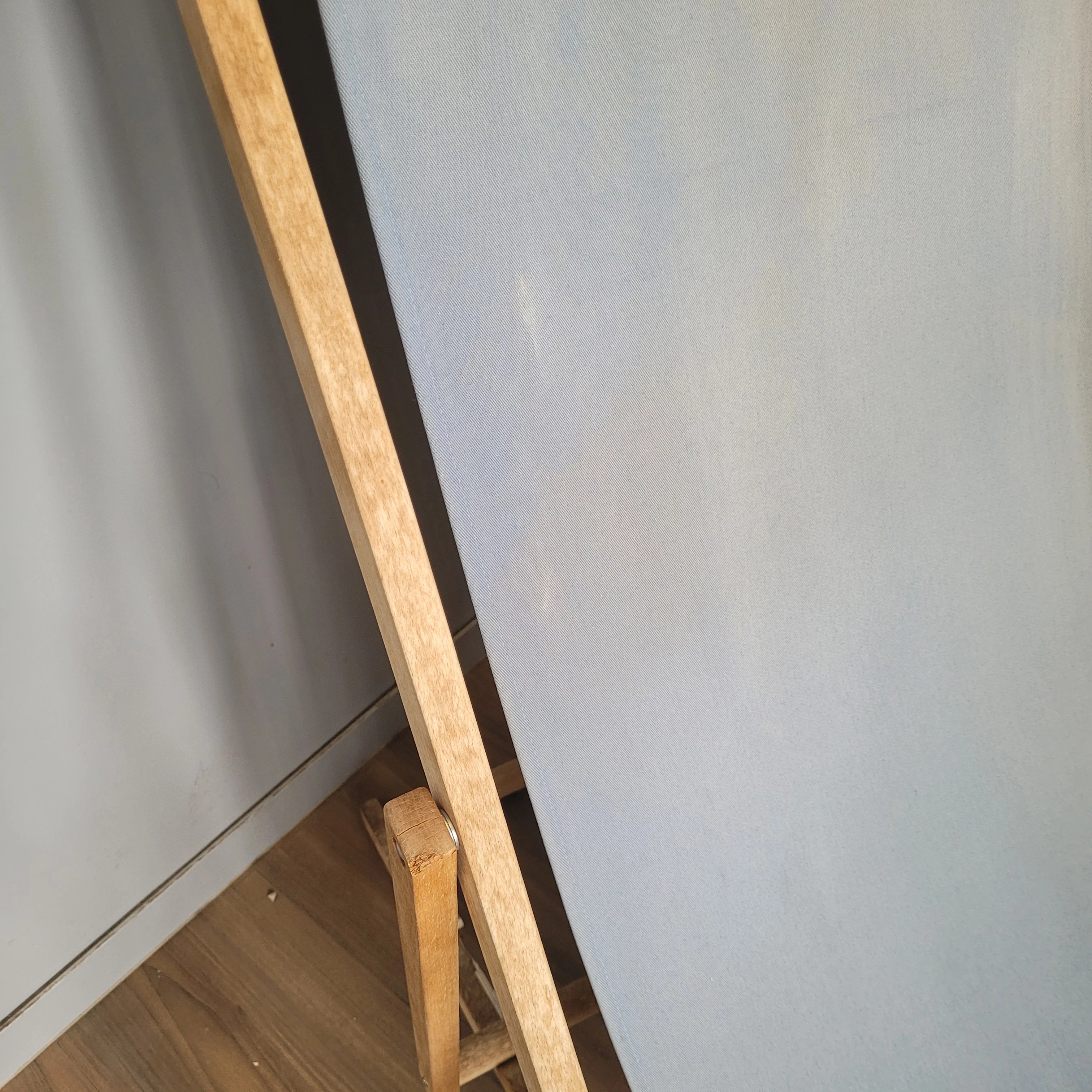 lezak-drewniany-kolor-niebieski