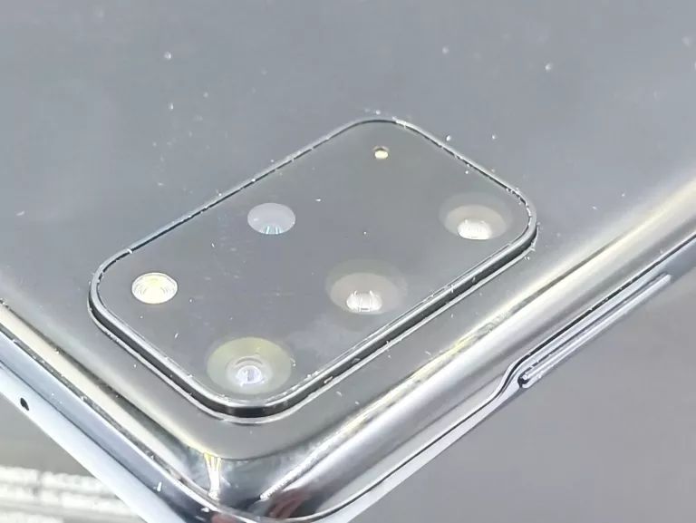 samsung-galaxy-s20-12128gb-przekatna-ekranu-67