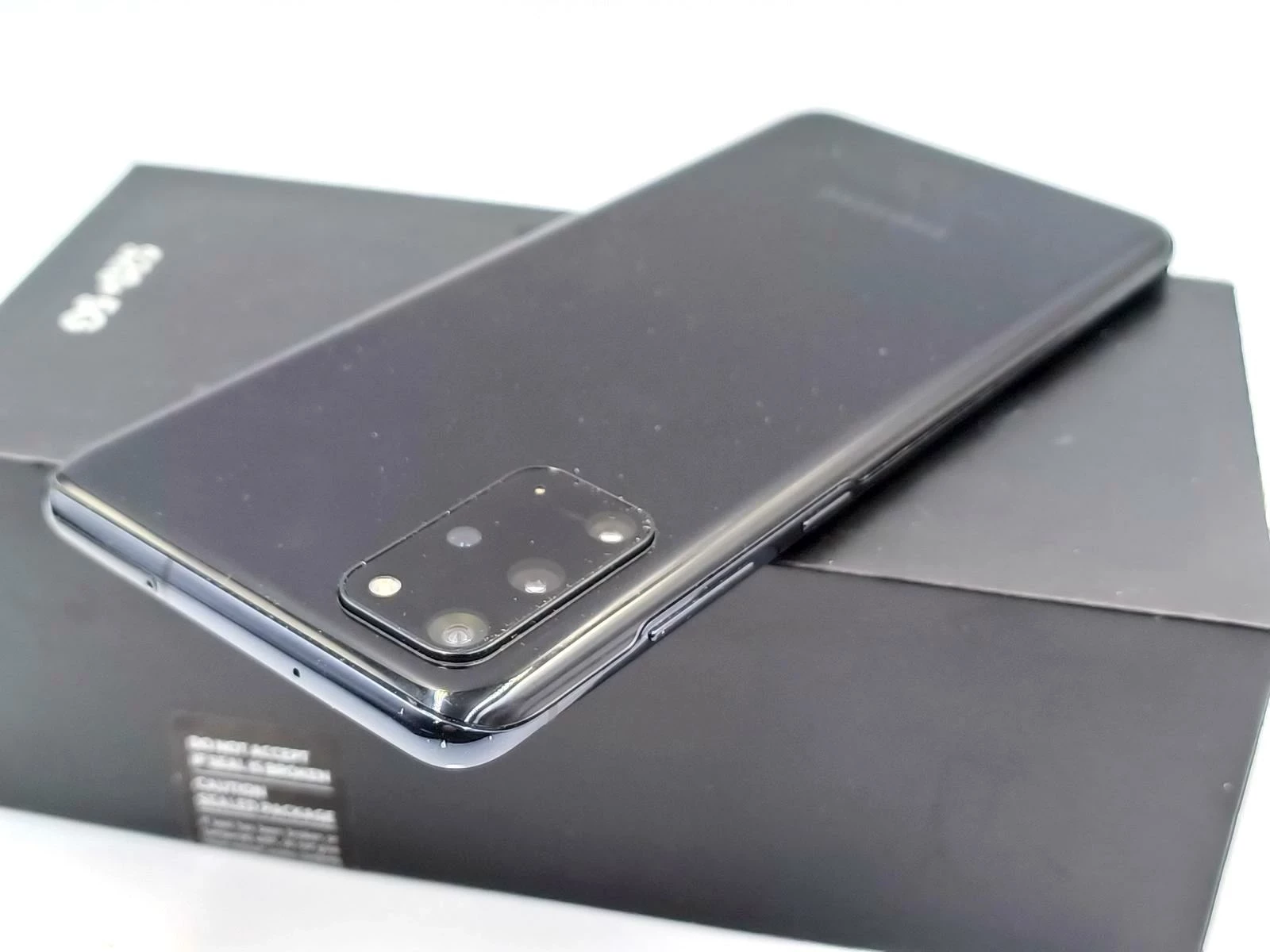 samsung-galaxy-s20-12128gb-kolor-czarny