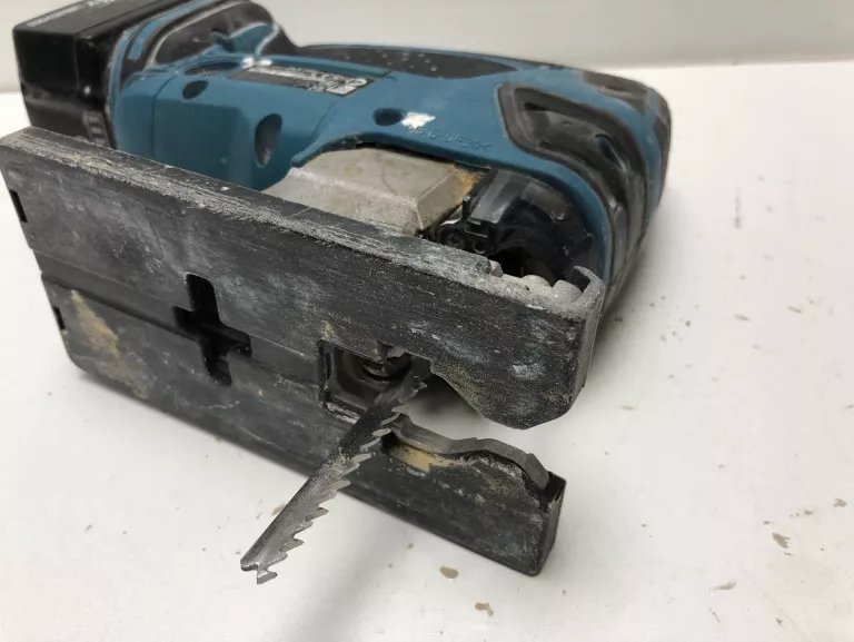 WYRZYNARKA MAKITA DJV180Z 18V AKU 3AH