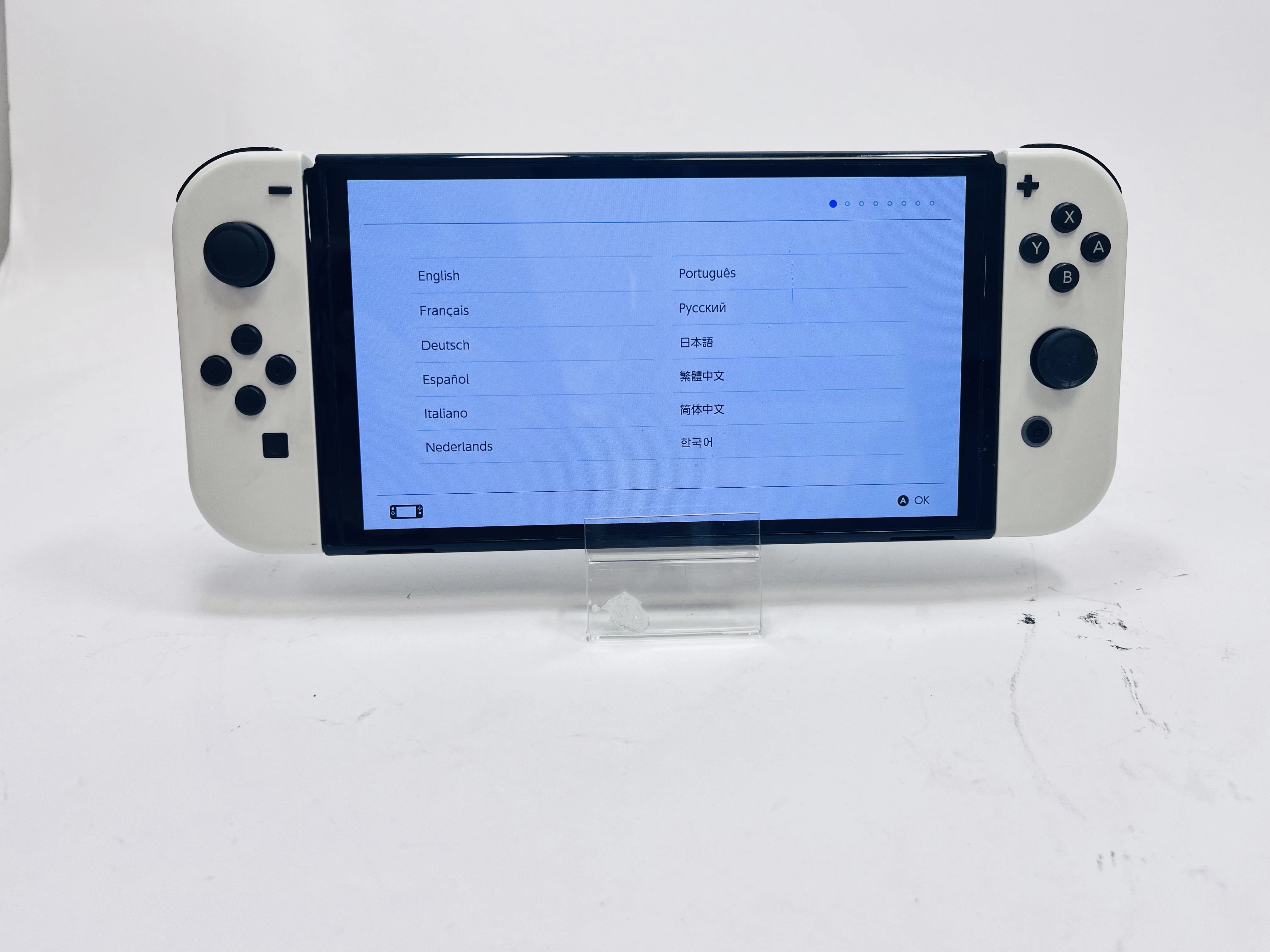 konsola-nintendo-switch-oled-z-kontrolerami-stan-uzywany