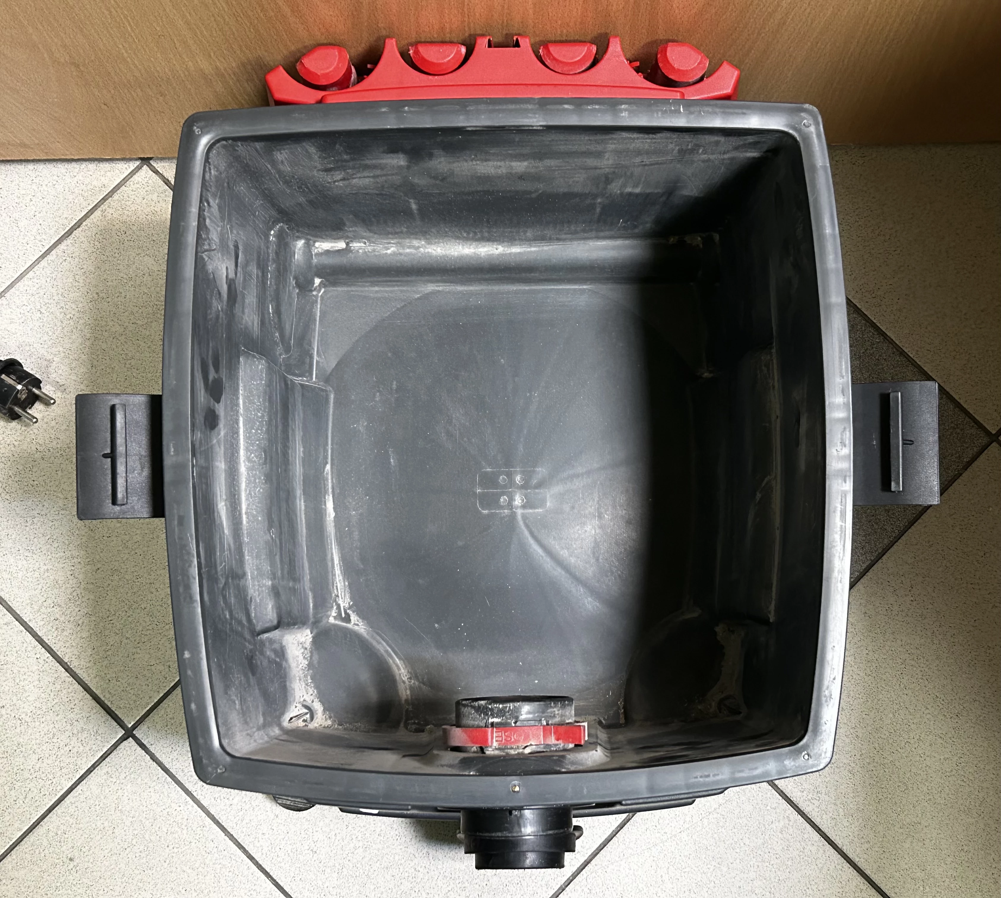 odkurzacz-przemyslowy-starmix-l-1625-pojemnosc-zbiornika-2500