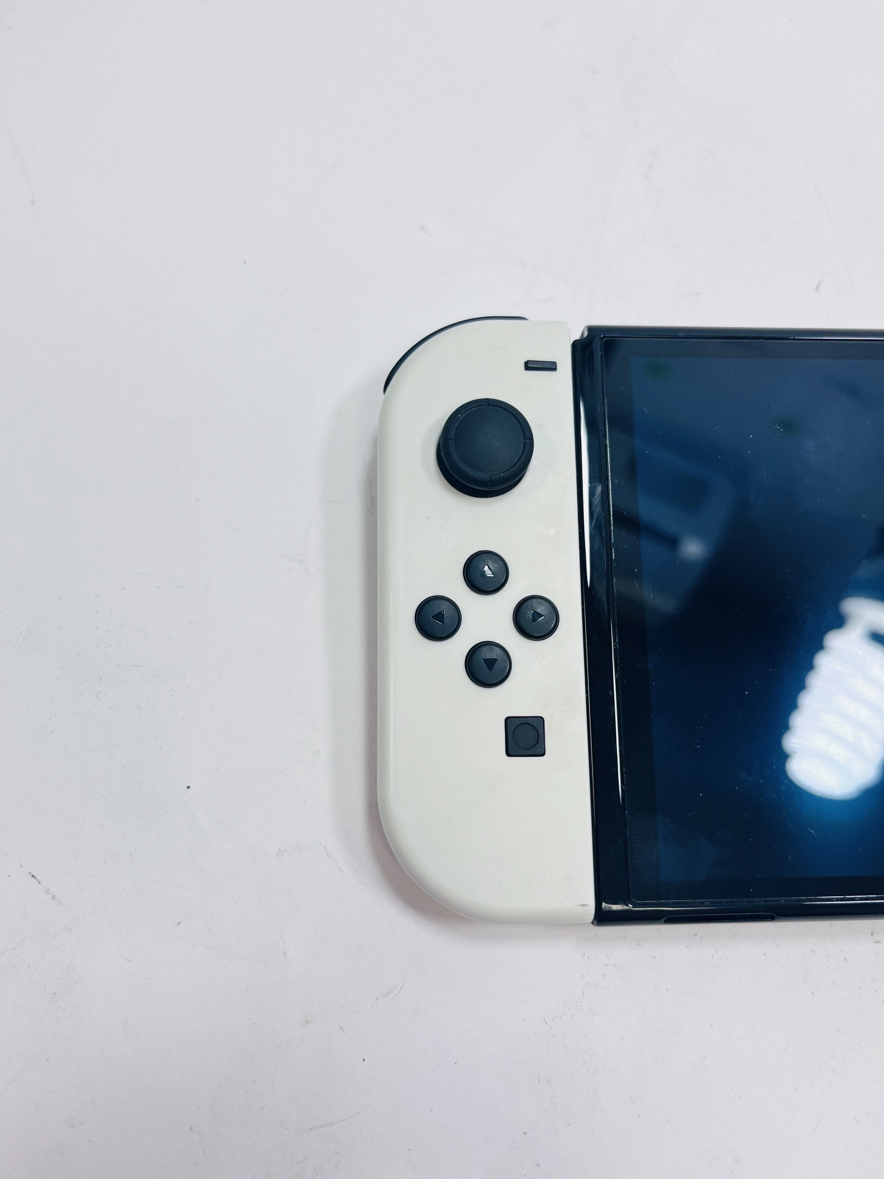 konsola-nintendo-switch-oled-z-kontrolerami-gry-w-zestawie-nie