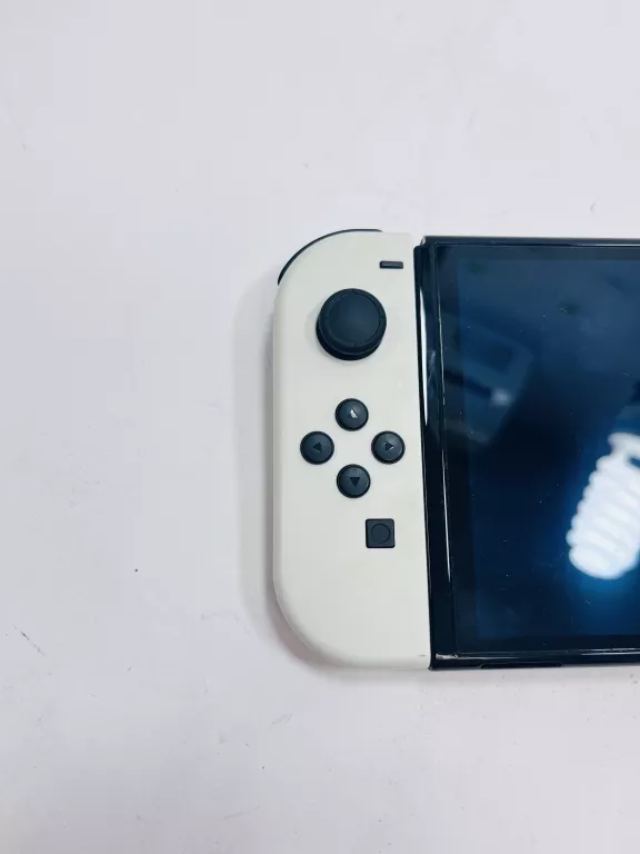 konsola-nintendo-switch-oled-z-kontrolerami-gry-w-zestawie-nie