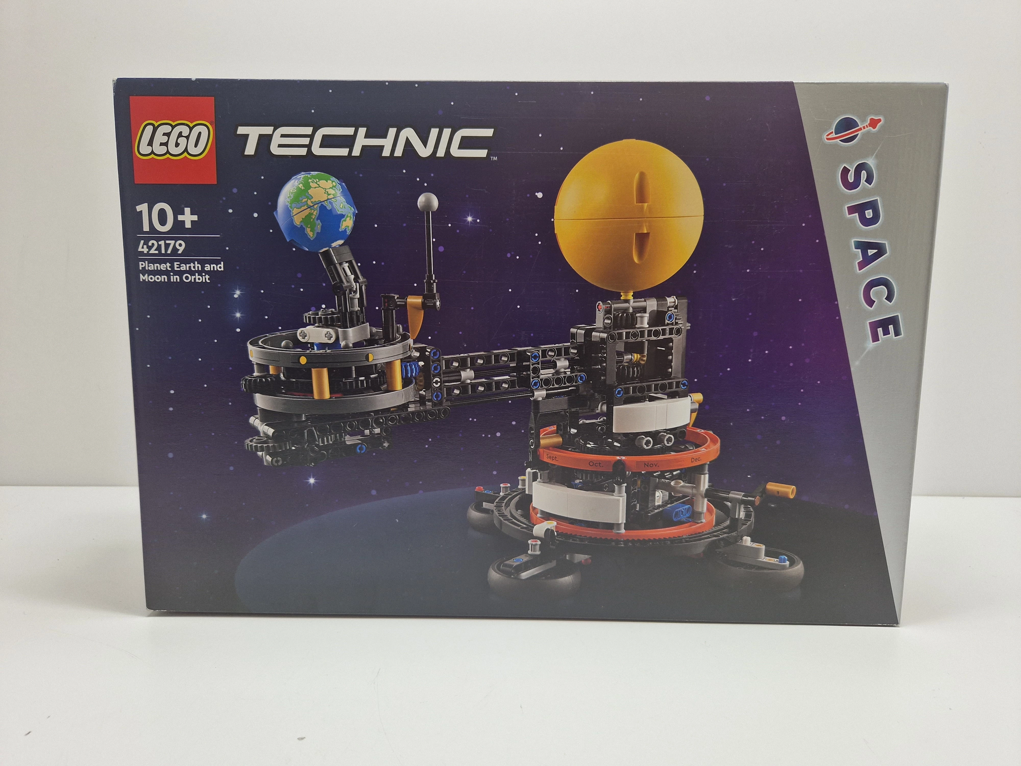 lego-technic-planeta-ziemia-i-ksiezyc-na-orbicie-42179-stan-powystawowy