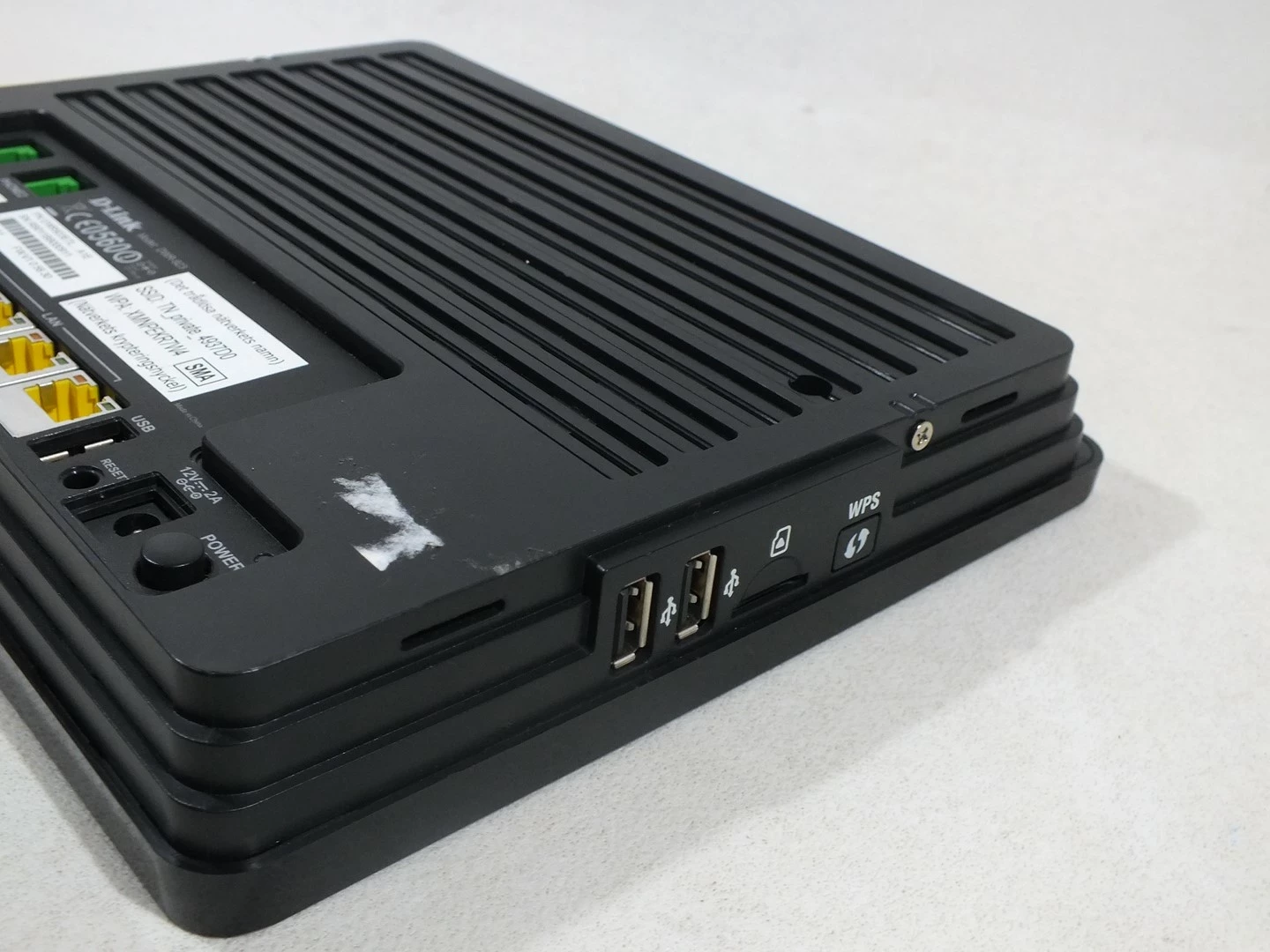 router-dlink-dwr923-okbl-liczba-portow-lan-rj-45-4