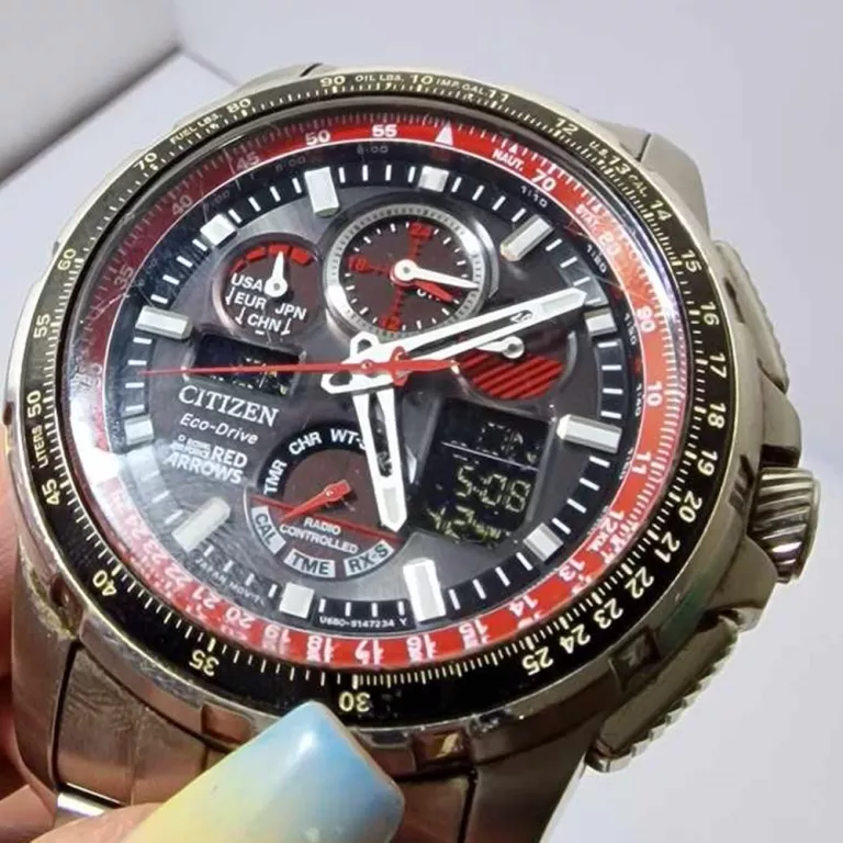 ZEGAREK CITIZEN U680-S106095 SKYHAWK RED ARROW