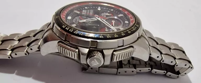 ZEGAREK CITIZEN U680-S106095 SKYHAWK RED ARROW