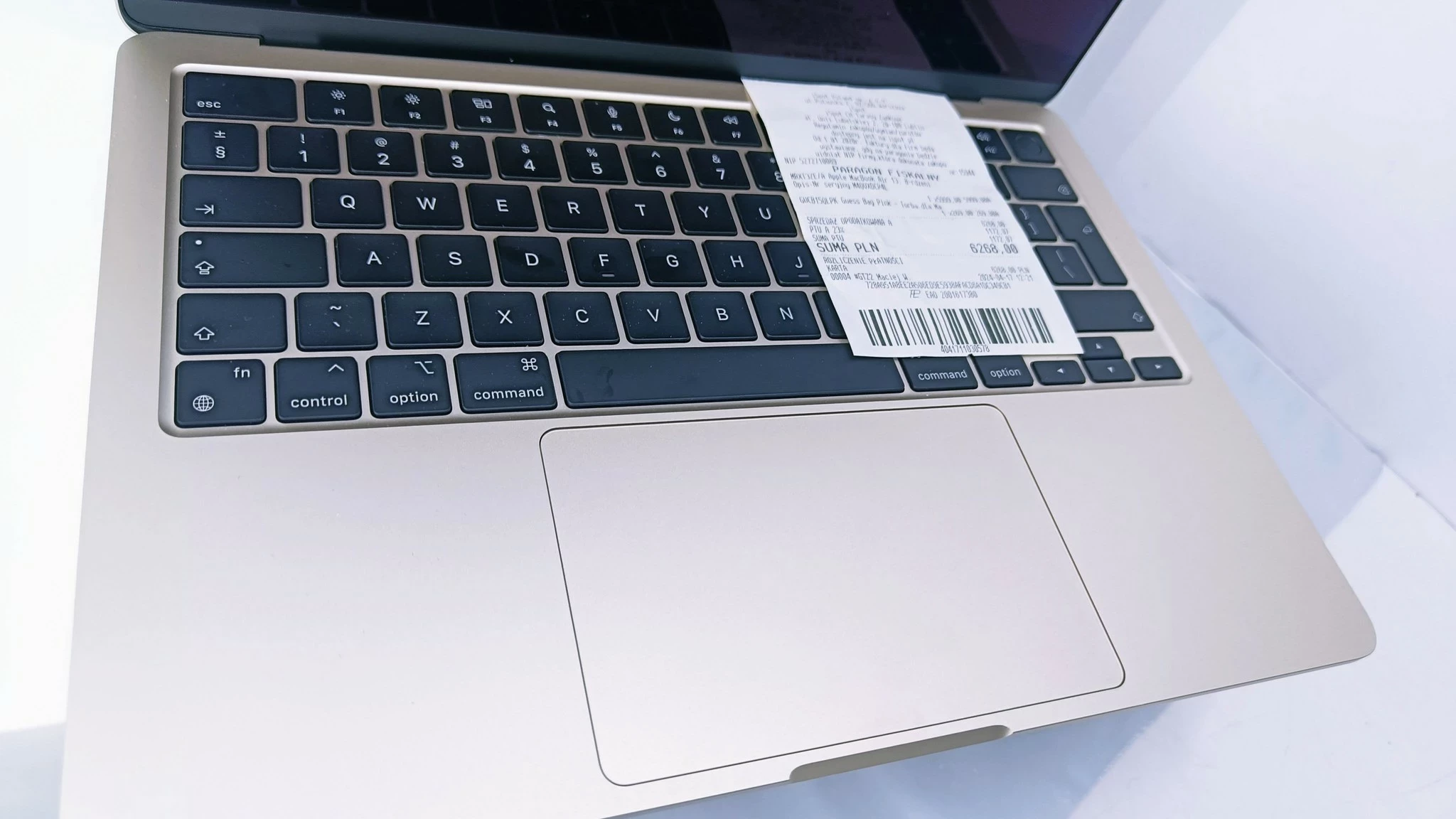 laptop-macbook-air-13-m3-2024-136-m3-8-gb-paragon-pudelko-ean-gtin-195949126253