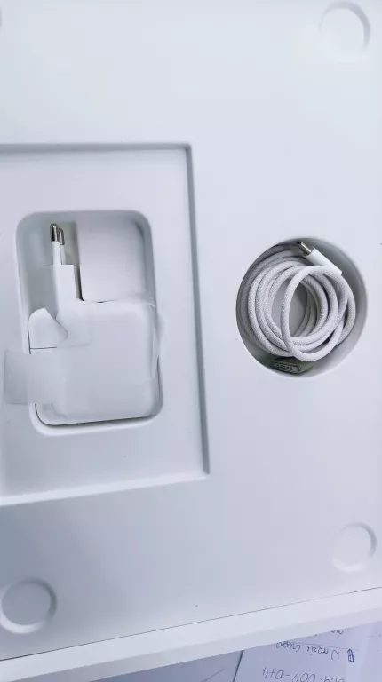 laptop-macbook-air-13-m3-2024-136-m3-8-gb-paragon-pudelko-stan-11323-2