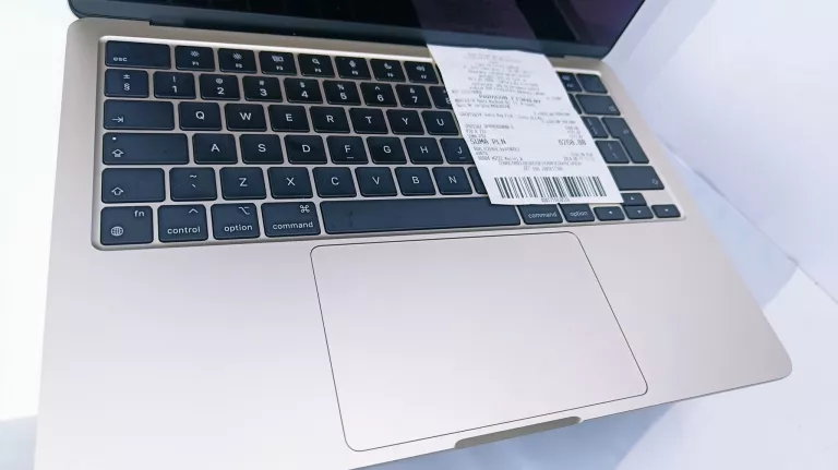 laptop-macbook-air-13-m3-2024-136-m3-8-gb-paragon-pudelko-ean-gtin-195949126253