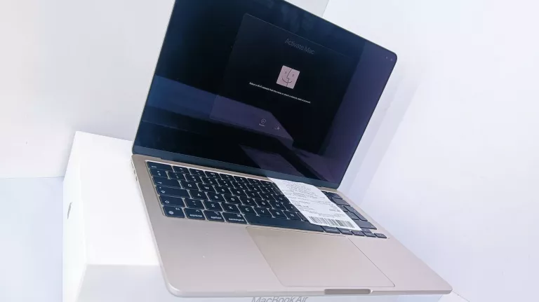 laptop-macbook-air-13-m3-2024-136-m3-8-gb-paragon-pudelko-1-maja-47-sj-lublin