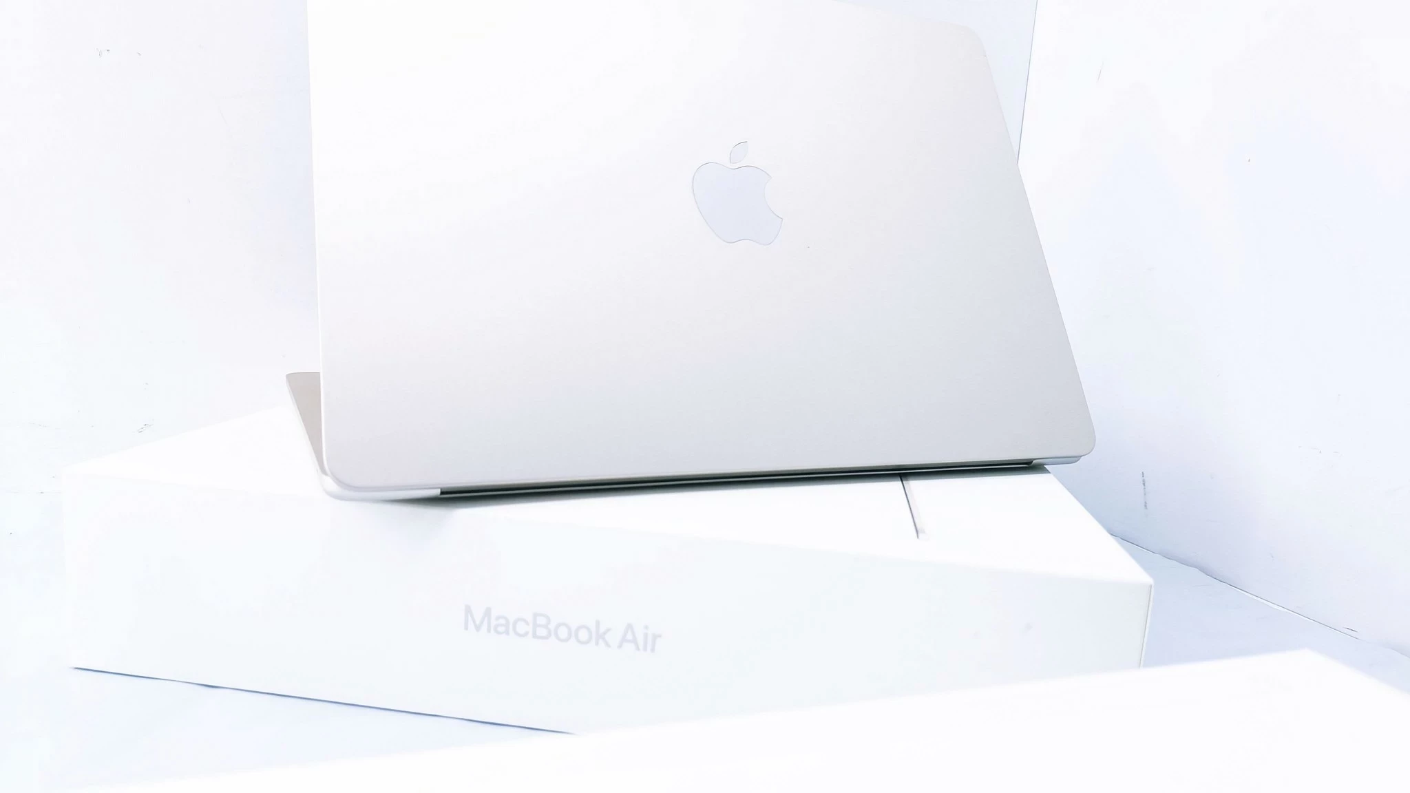 laptop-macbook-air-13-m3-2024-136-m3-8-gb-paragon-pudelko-przekatna-ekranu-136