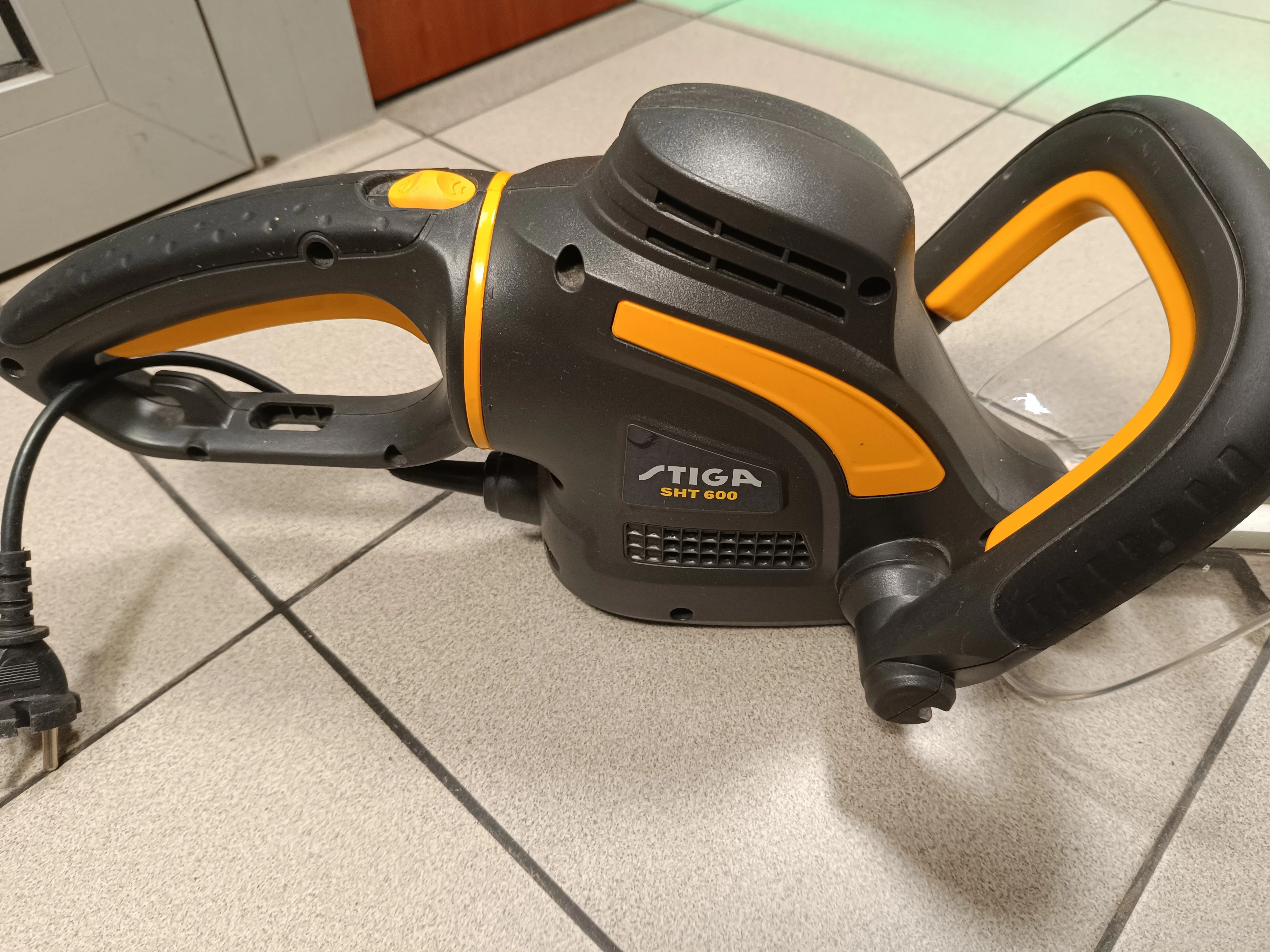 nozyce-elektryczne-stiga-sht-600-marka-stiga