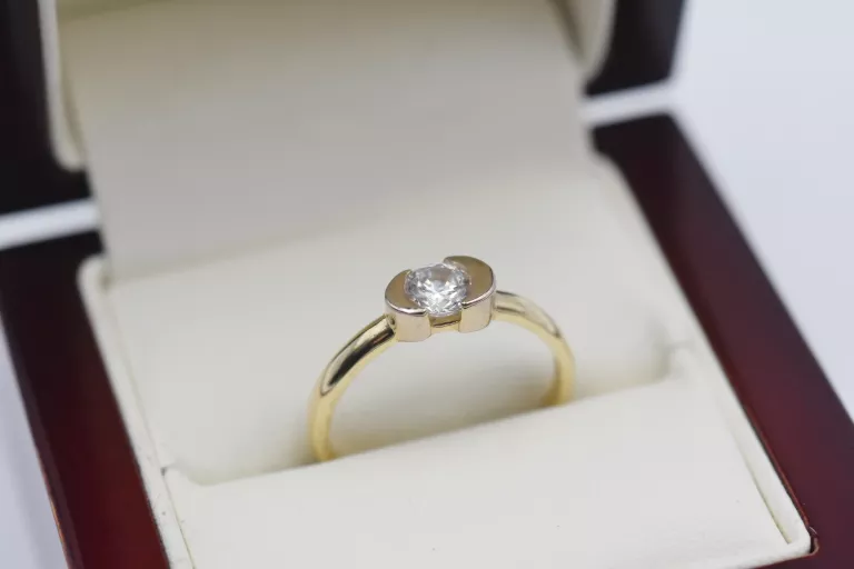 zloty-pierscionek-z-cyrkonia-585-247g-r18-material-15835-2