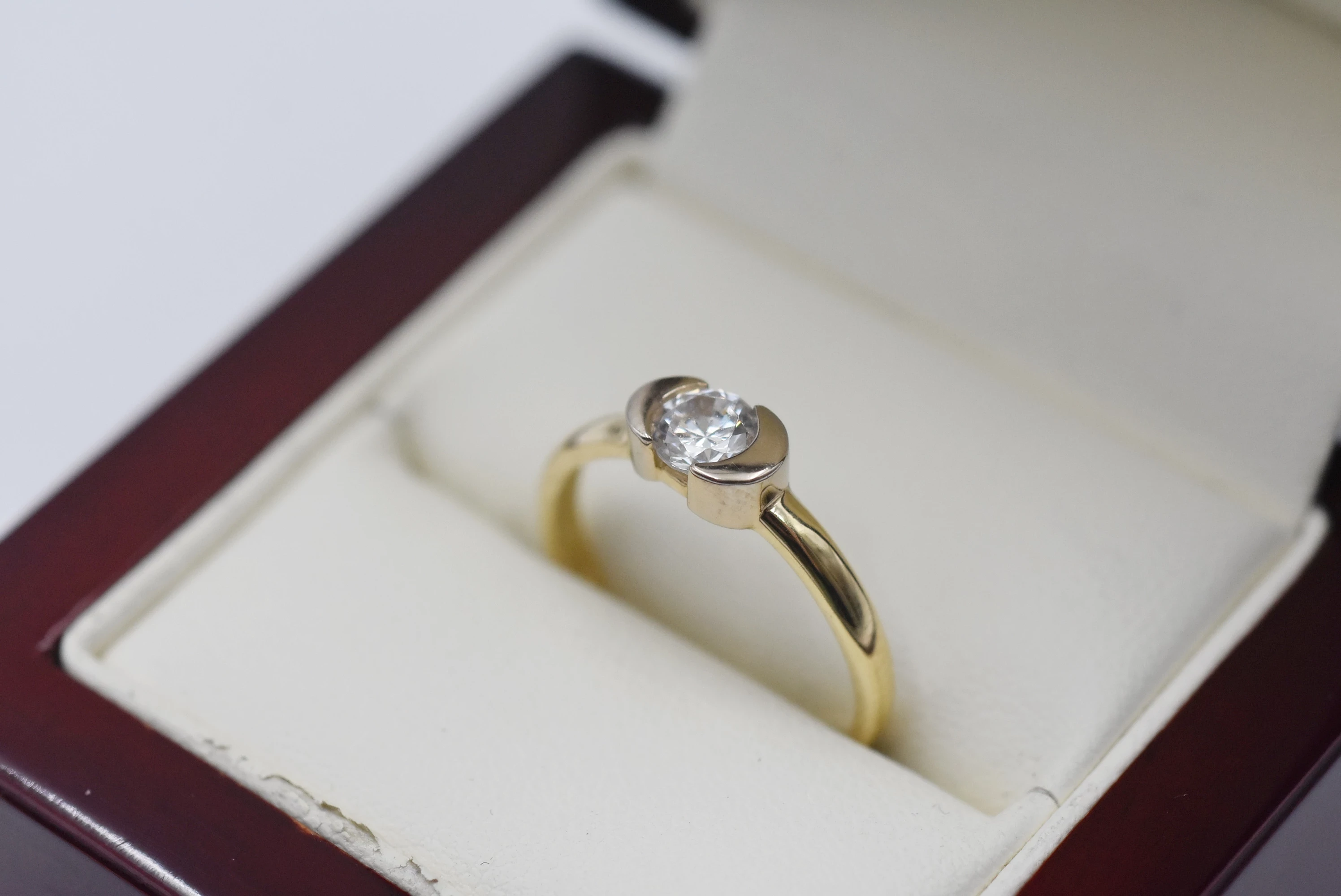 zloty-pierscionek-z-cyrkonia-585-247g-r18-kamien-17088-128