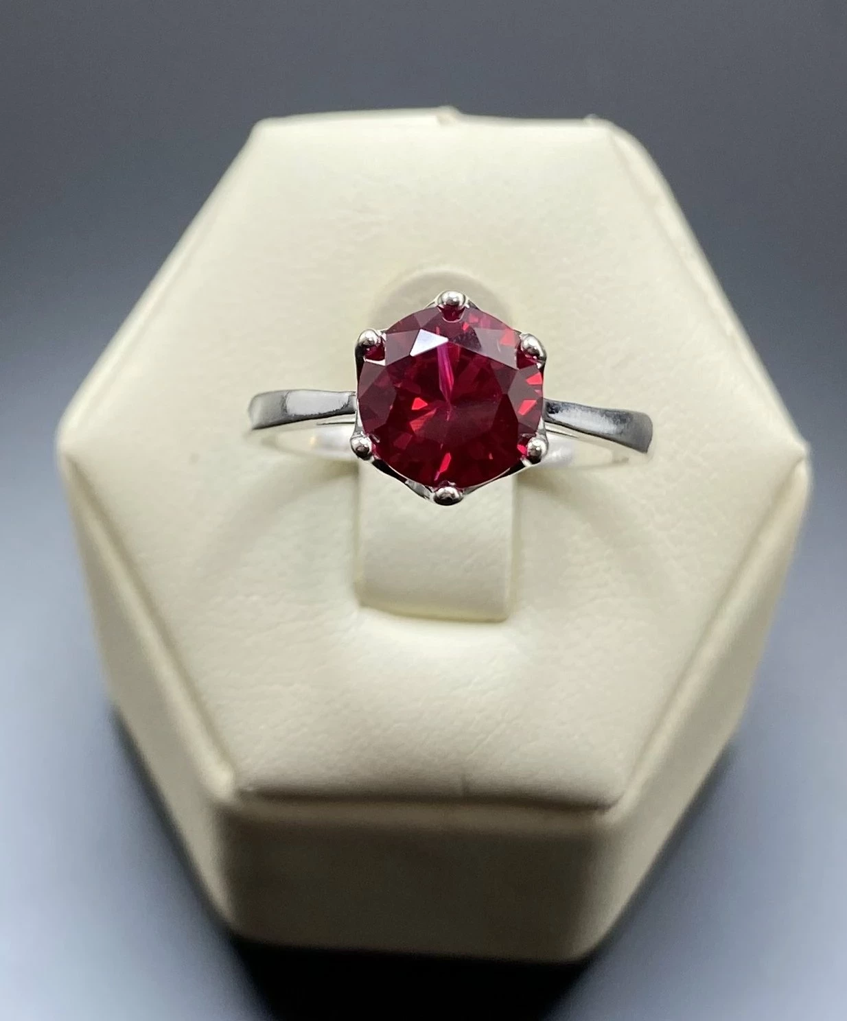 srebrny-pierscionek-z-czerwonym-kamieniem-ag925-r18-254-slowackiego-11-elk