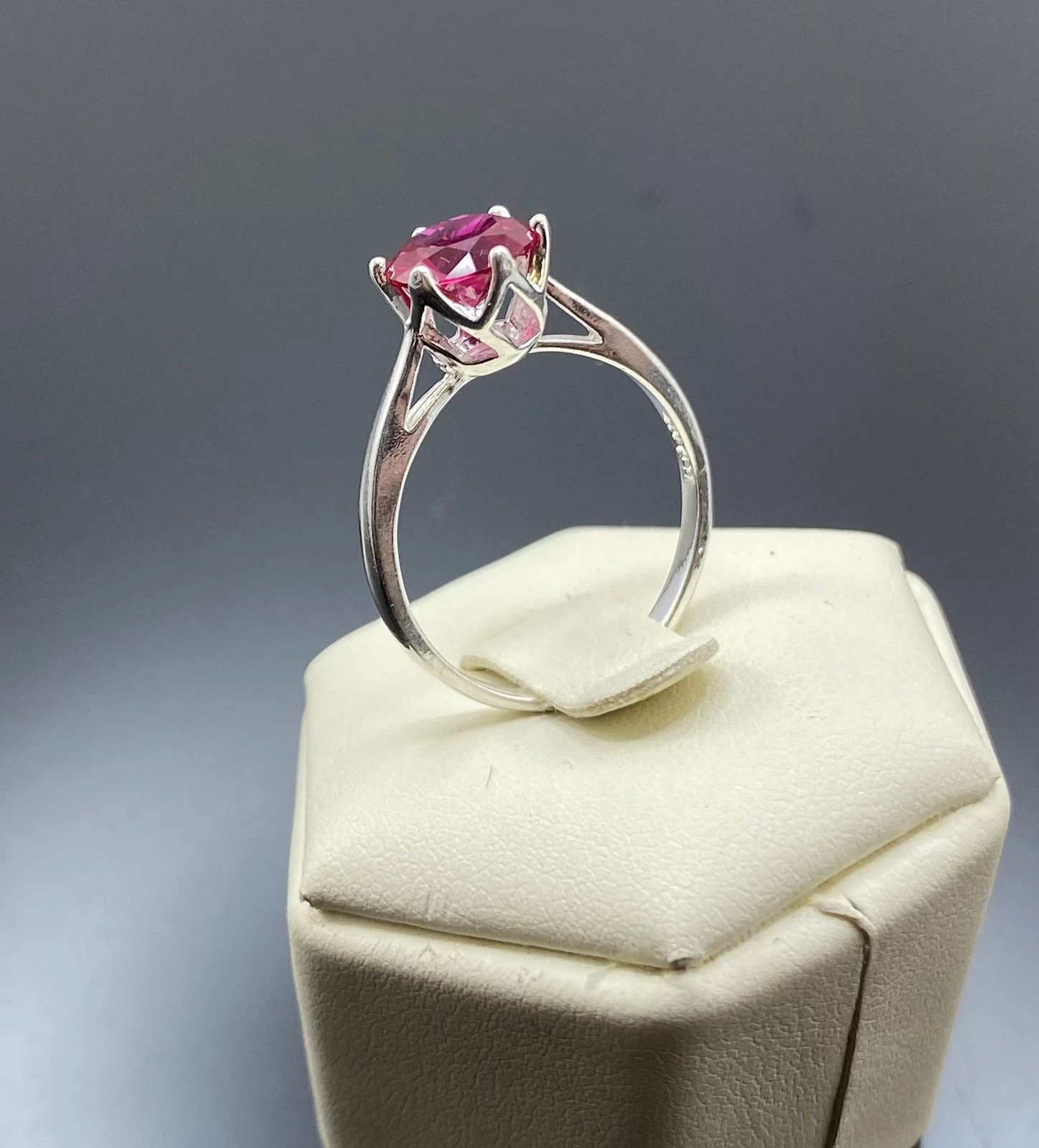 srebrny-pierscionek-z-czerwonym-kamieniem-ag925-r18-254-rodzaj-wyrob-jubilerski