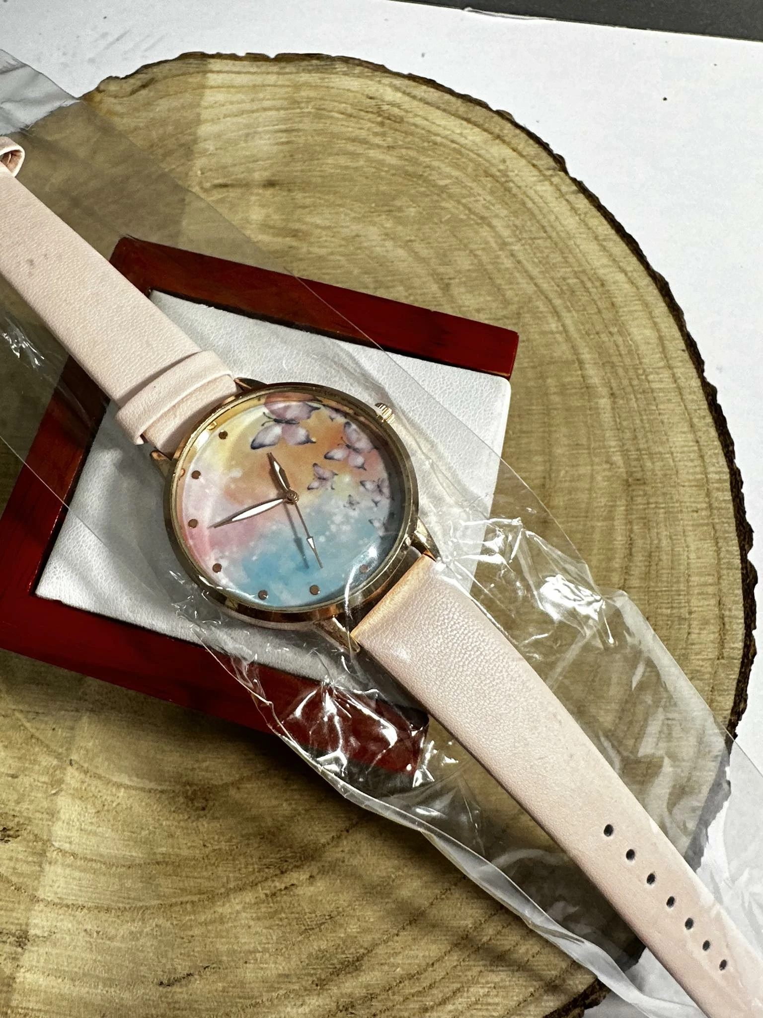 zegarek-motylki-rozowy-pasek-szkielko-mineralne