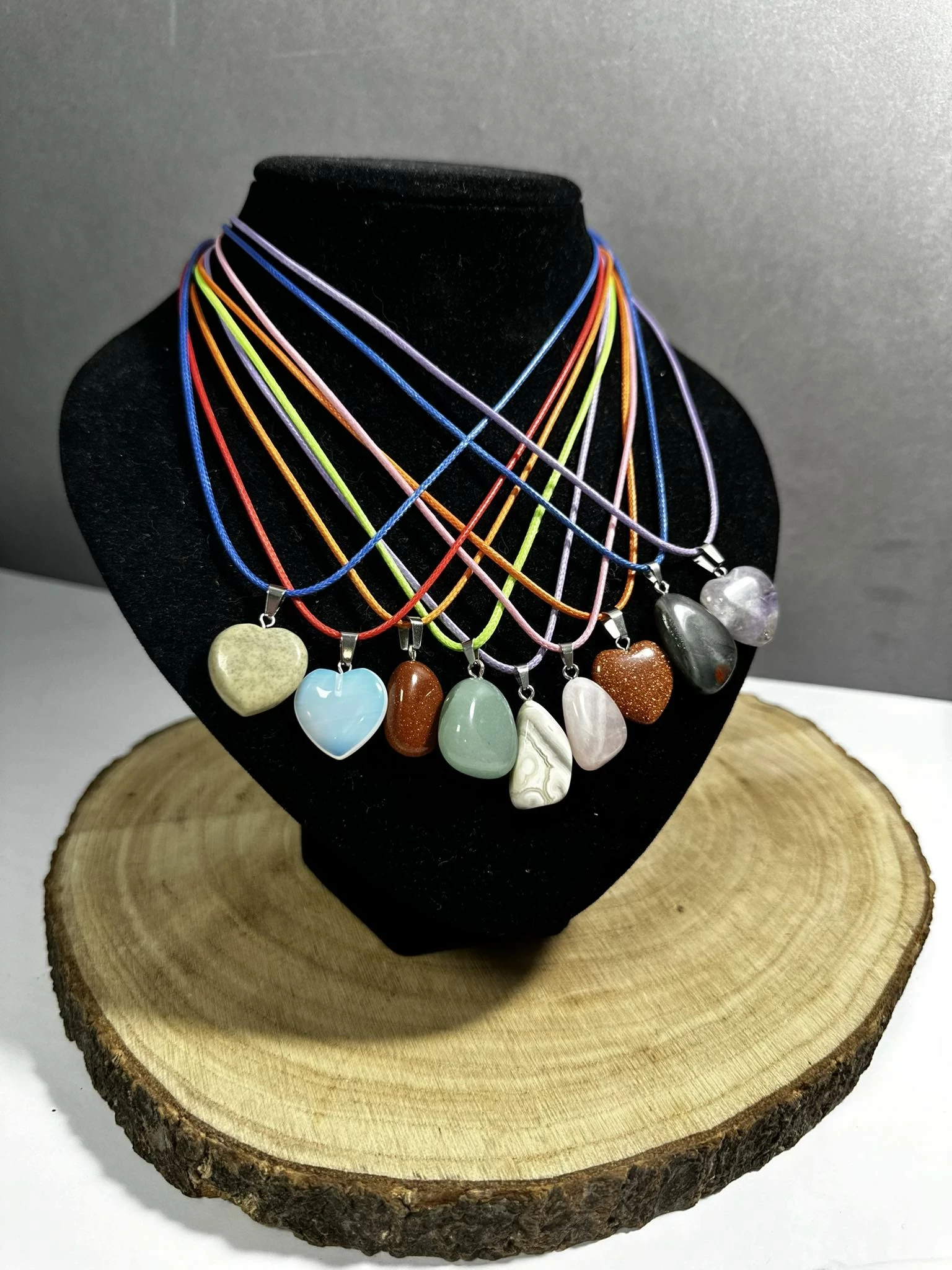 lancuszek-kolorowy-z-zawieszka-kamien-product-id