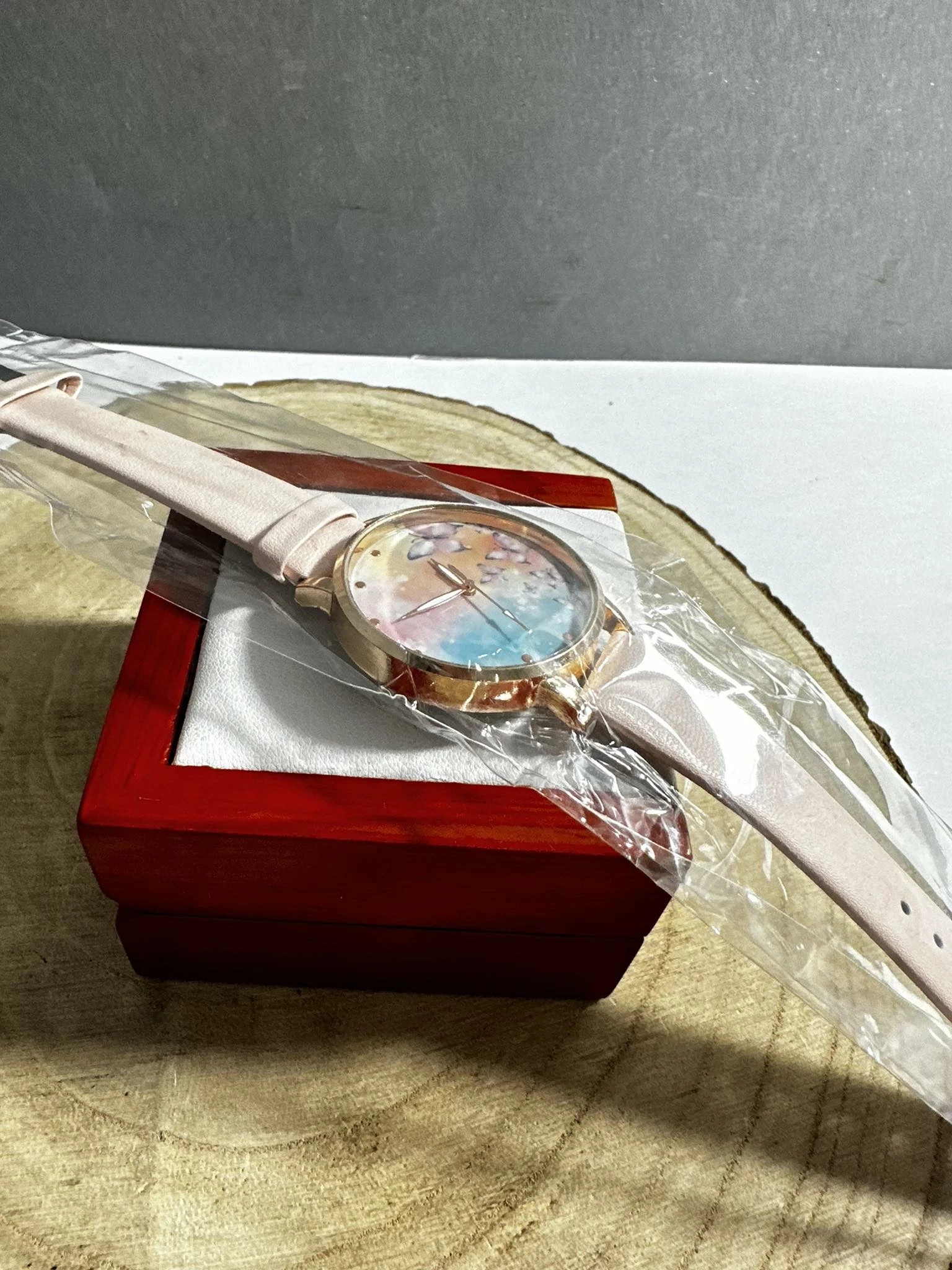 zegarek-motylki-rozowy-pasek-funkcje-brak