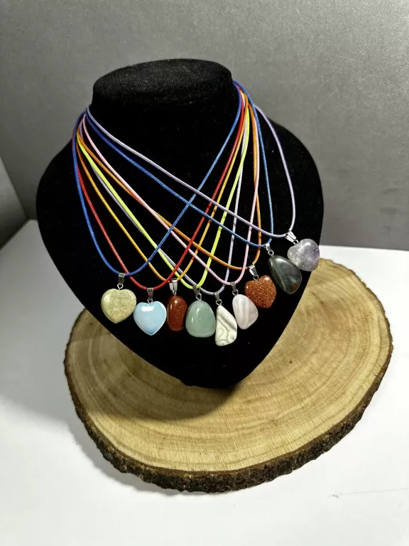 ŁAŃCUSZEK KOLOROWY Z ZAWIESZKĄ KAMIEŃ