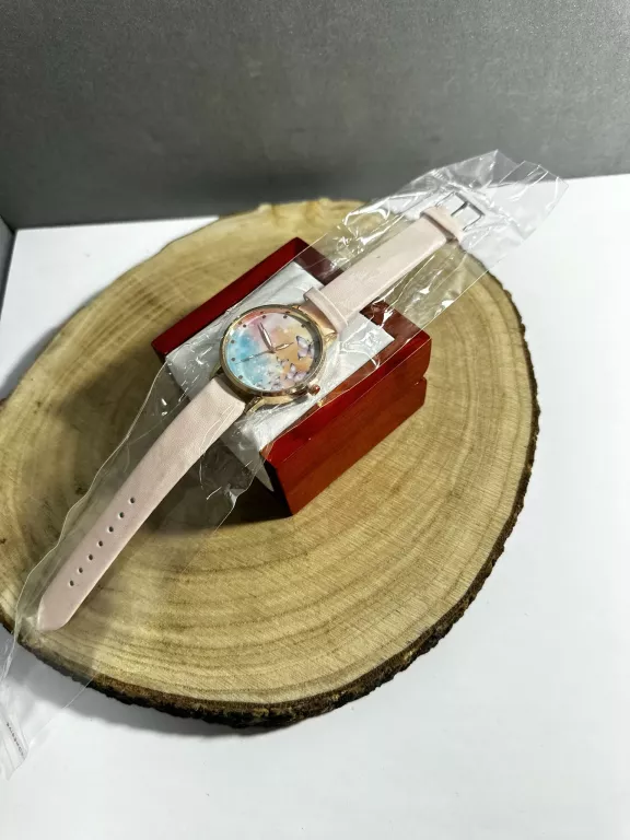 zegarek-motylki-rozowy-pasek-typ-nareczny