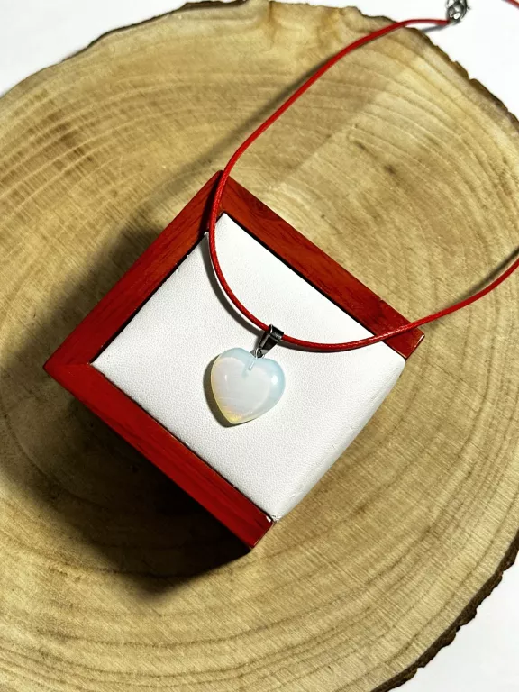 lancuszek-kolorowy-z-zawieszka-kamien-material-inny-material