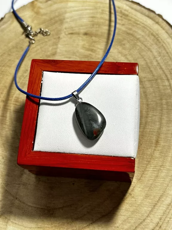 lancuszek-kolorowy-z-zawieszka-kamien-rodzaj-inny