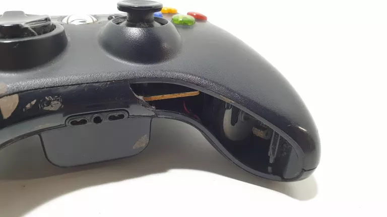 KONSOLA XBOX 360 E CONSOLE +PAD PODŁAMANY+MINECRAFT+HARRY POTTER KSIĄŻĘ