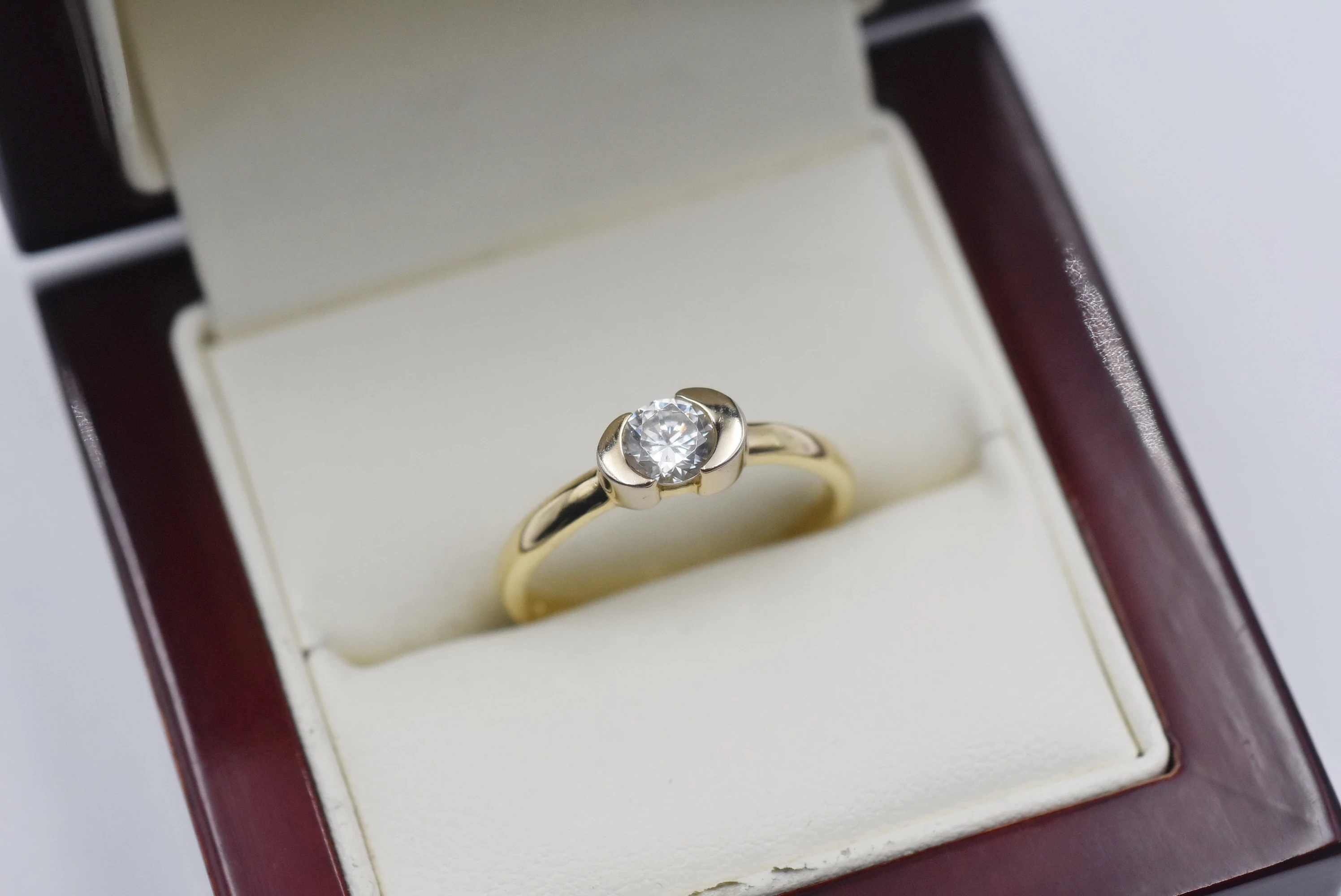 zloty-pierscionek-z-cyrkonia-585-247g-r18-dworcowa-2-leszno-gold-fish