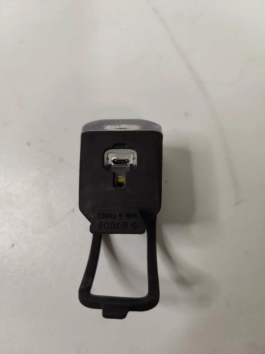 lampka-rowerowa-przod-btwin-model-btwin