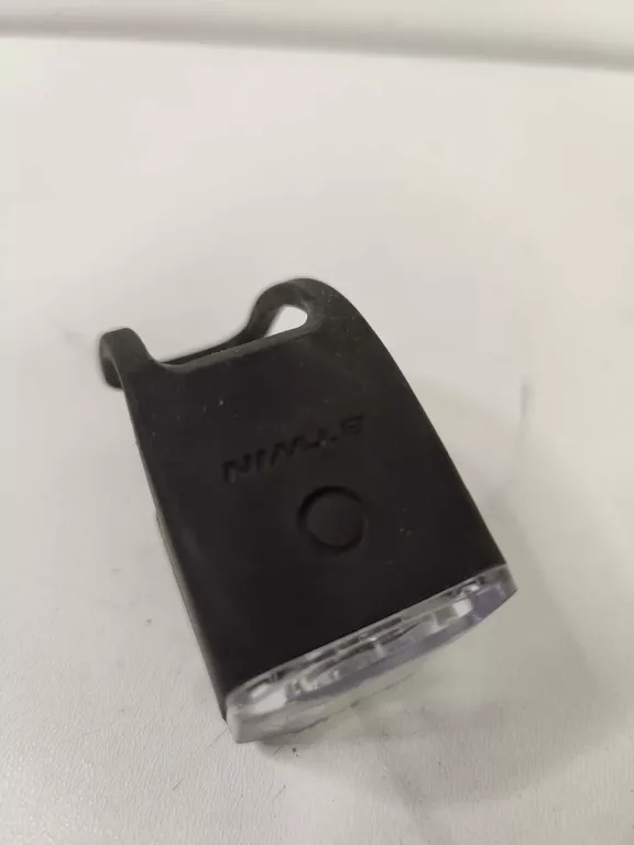 lampka-rowerowa-przod-btwin-marka-bez-marki