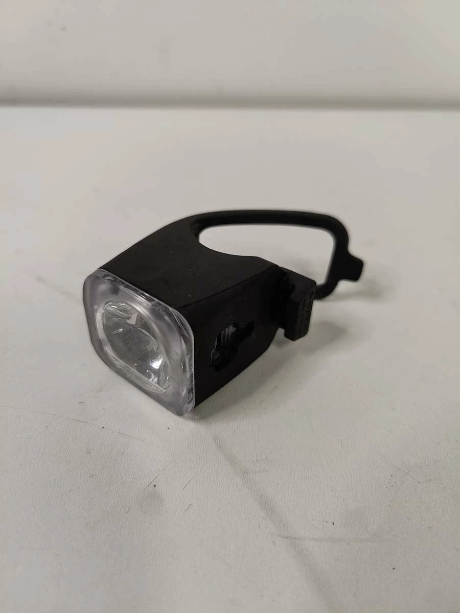 lampka-rowerowa-przod-btwin-wroclawska-71-krakow