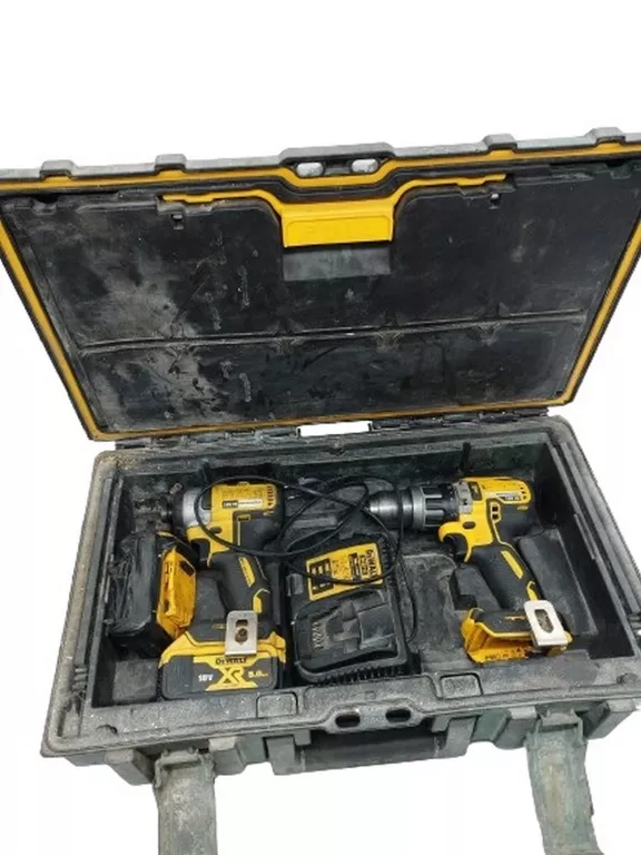 zestaw-elektronarzedzi-dewalt-dck266p3-qw-wiejska-2-sandomierz