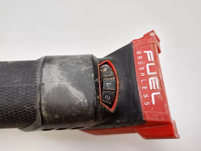 SZLIFIERKA KĄTOWA MILWAUKEE M18 FSAGV125XB