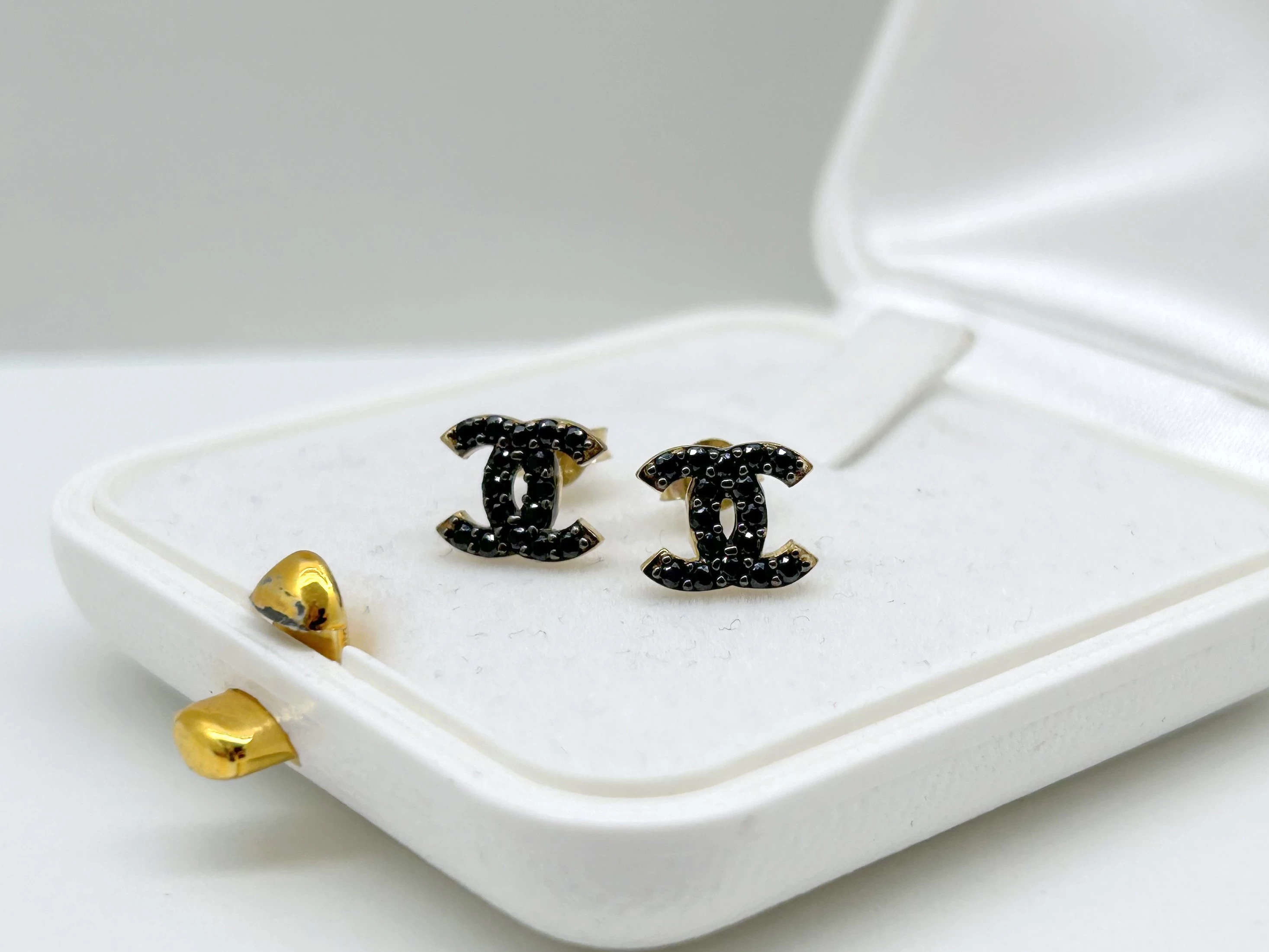 zlote-kolczyki-chanel-cc-czarne-cyrkonie-9mm-7mm-585-112g-piastowska-9-tarnowskie-gory