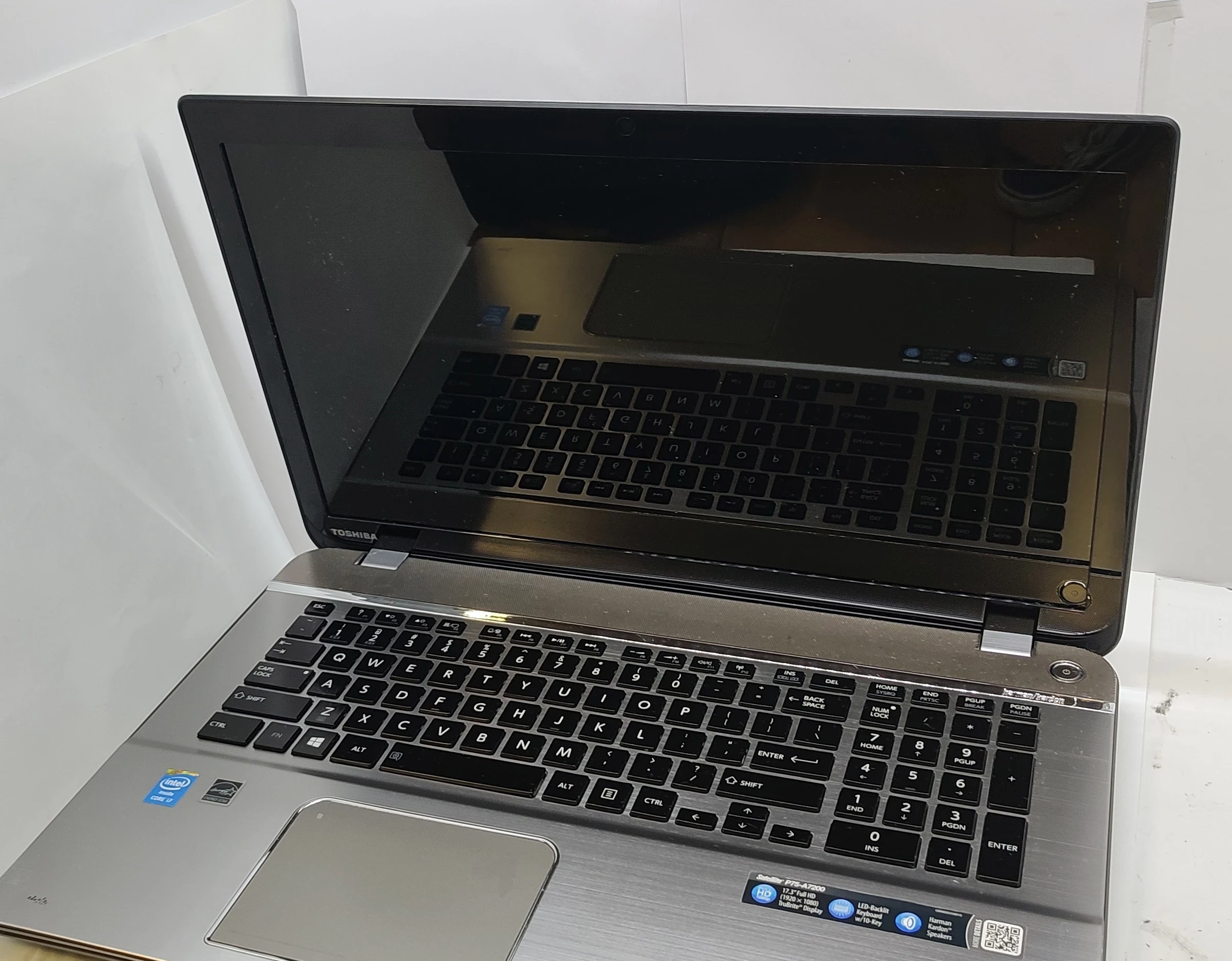 laptop-toshiba-satellite-p75-a7200-173-i7-4700mq-seria-procesora-intel-core-7