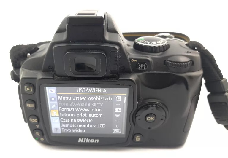 APARAT NIKON D40 Z OBIEKTYWEM (OBIEKTYW USZKODZONY) KOMPLET