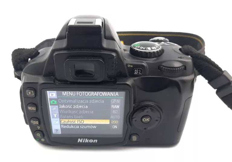 APARAT NIKON D40 Z OBIEKTYWEM (OBIEKTYW USZKODZONY) KOMPLET