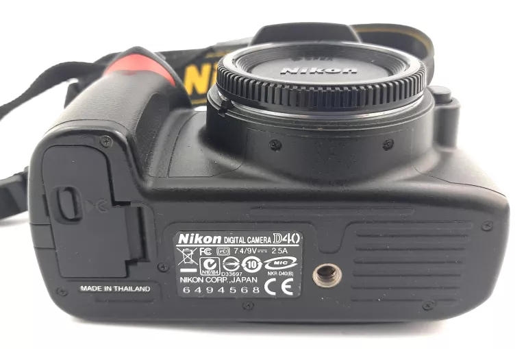APARAT NIKON D40 Z OBIEKTYWEM (OBIEKTYW USZKODZONY) KOMPLET